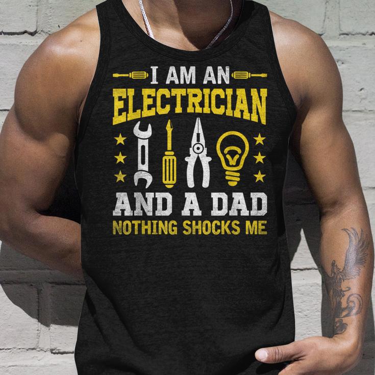 Elektriker Und Papa Mich Schockt Nichts Tank Top Geschenke für Ihn