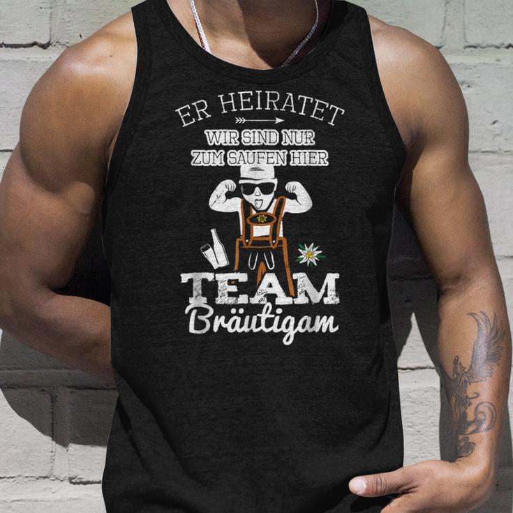 Er Heiratet Wir Sind Nur Zum Saufen Hier Team Bräutigam Tank Top Geschenke für Ihn