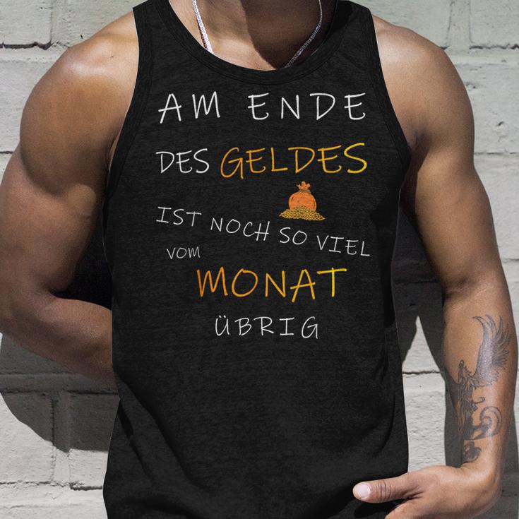 With Am Ende Des Geldes Ist Noch Sovielom Month Übrig Tank Top Geschenke für Ihn