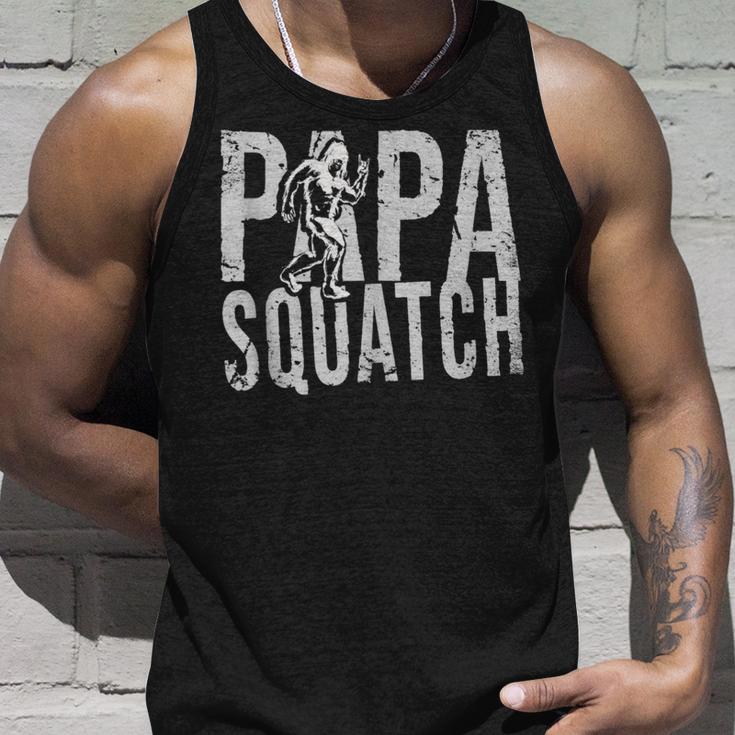 Herren Papa Sasquatch Bigfoot Papa Squatch Lustigeratertag Tank Top Geschenke für Ihn