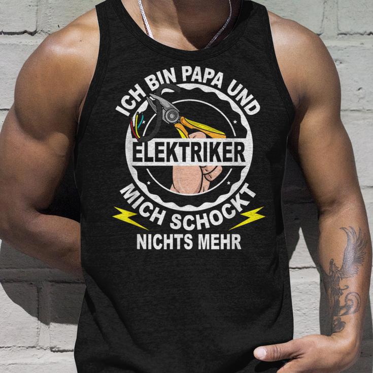 Ich Bin Papa Und Elektroriker Mich Schocktnichts Mehr Mehr Tank Top Geschenke für Ihn