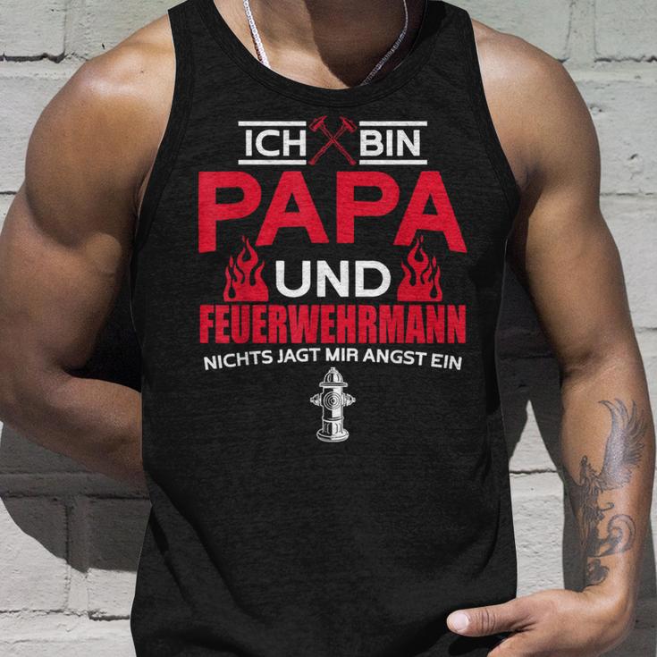 Ich Bin Papa Und Fireman Mir Jagd Nichts Angst Ein S Tank Top Geschenke für Ihn