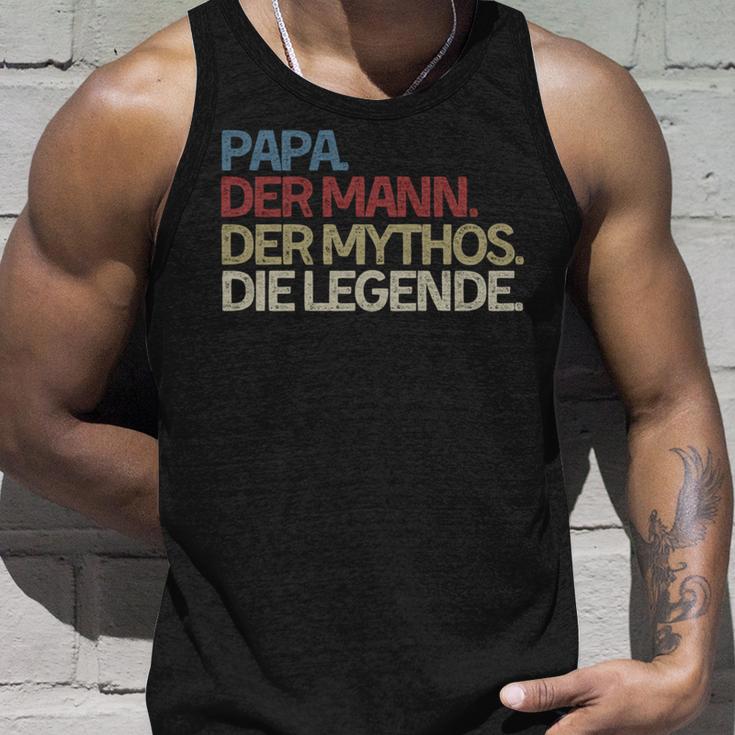 Papa With Saying Papa Der Mann Der Mythos Die Legende Tank Top Geschenke für Ihn