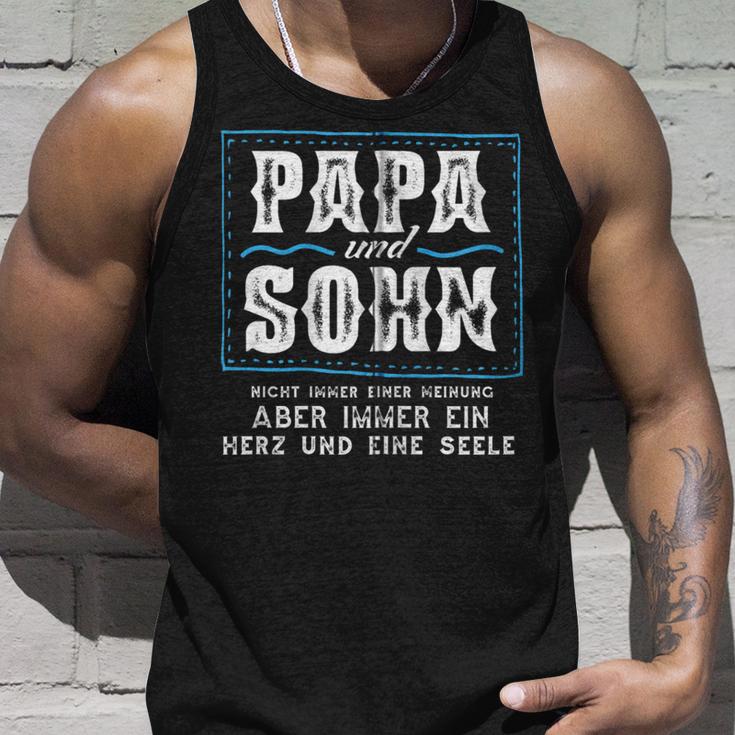 Papa Und Sohnnicht Immer Einer Meinung Aber Herz Und Seele Kapuzenjacke Tank Top Geschenke für Ihn