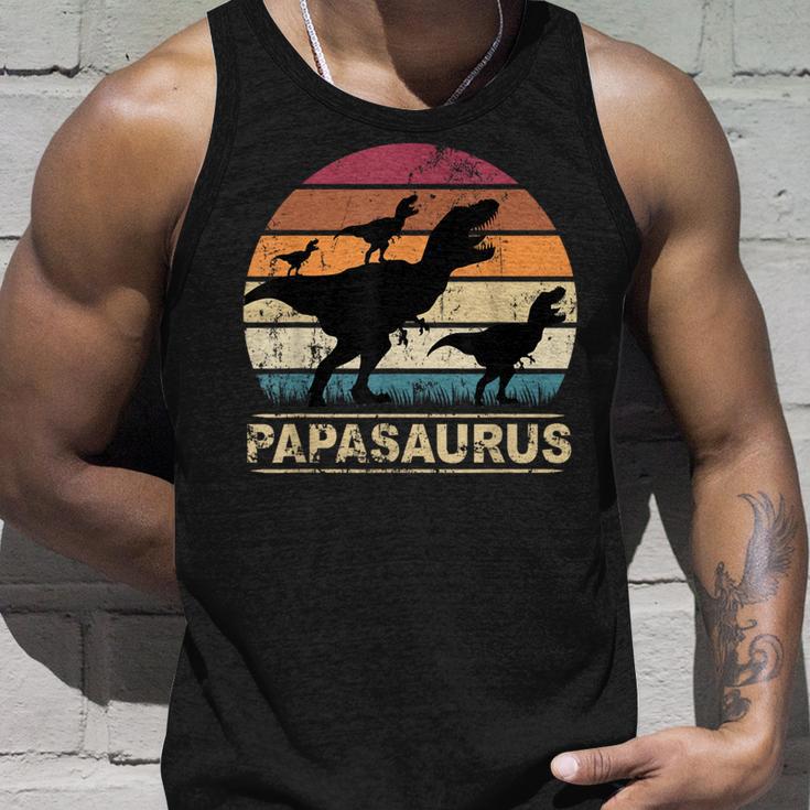 Papasaurus Dinosaur With Papaon Drei Kinder Dino Triplets Tank Top Geschenke für Ihn