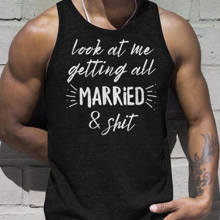 Schau Mir An Wie Ich Ganzerheiratet Bin & Shit Bride Wedding Tank Top Geschenke für Ihn