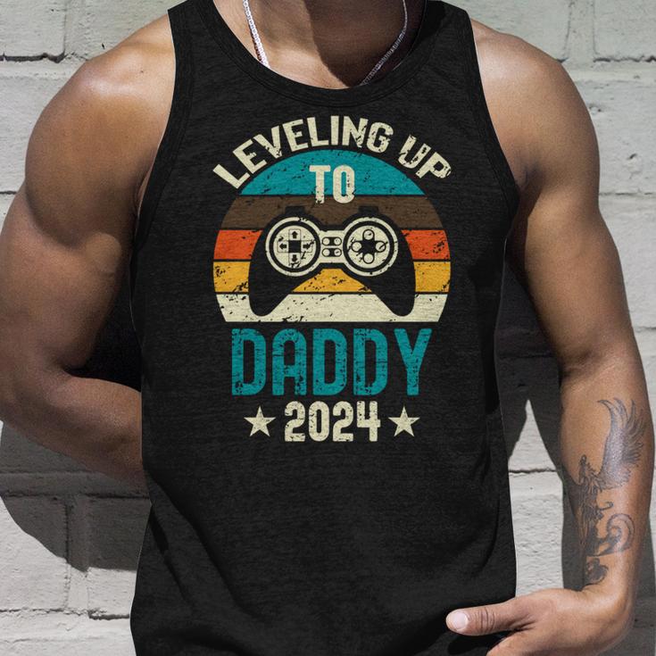 Soon To Be Daddy 2024 Lustige Schwangerschaft Ankündigung Papa Tank Top Geschenke für Ihn