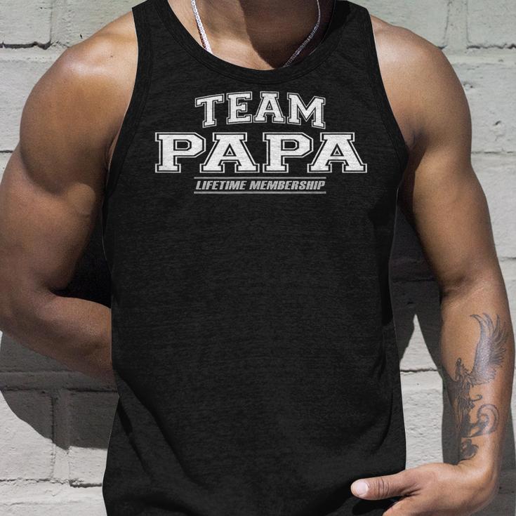 Team Papa Stolzer Familienname Nachnamengeschenk Tank Top Geschenke für Ihn