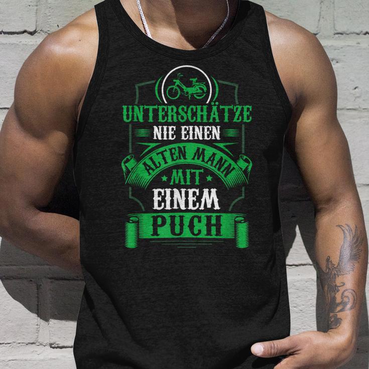 Underestimate Sie Niemals Einen Old Mann Mit Einem Puch Moped Underestimate Tank Top Geschenke für Ihn