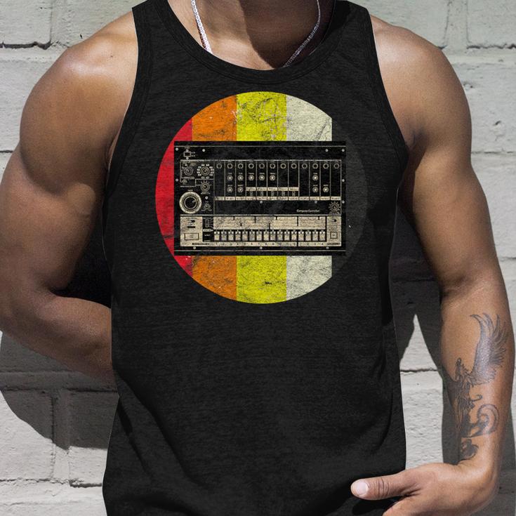 Vintage Analogue Drum Machine Retro Synth Synthesizer Studio Tank Top Geschenke für Ihn