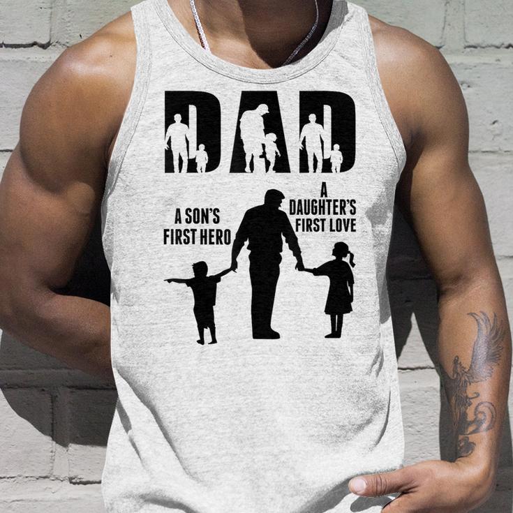 Papa Der Erste Held Eines Sohnes Die Erste Liebe Einer Tochteratertag Tank Top Geschenke für Ihn