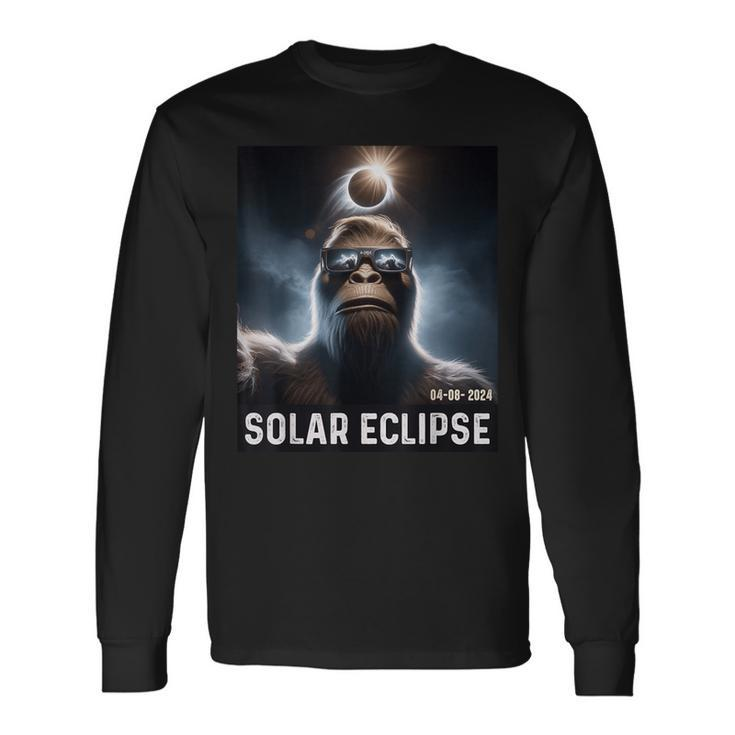 Bigfoot Taking A Selfie With Solar 2024 Eclipse Glasses Mens Long Sleeve T-Shirt