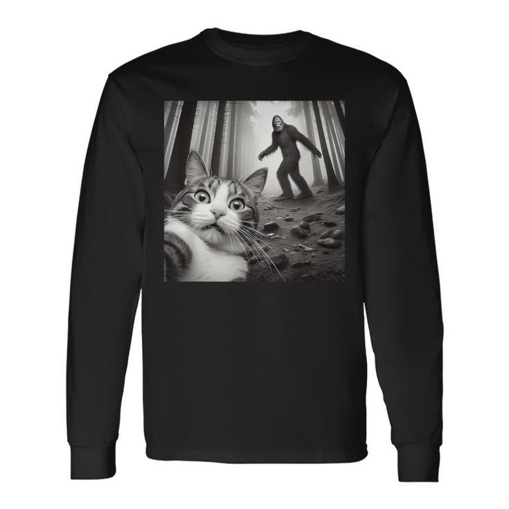 Surprised Scared Cat Selfie With Sasquatsch Bigfoot Long Sleeve T-Shirt