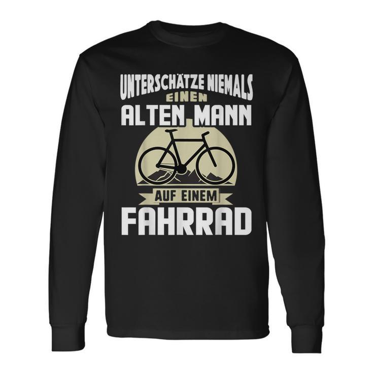 Rad Underschatz Niemal Eine Alten Mann Auf Einem Fahrrad Langarmshirts Geschenkideen