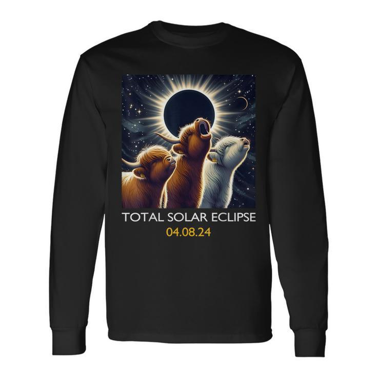 Scottish Highland Cow Howling At Total Solar Eclipse 2024 Long Sleeve T-Shirt