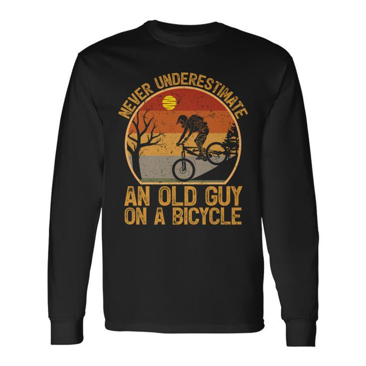 Vintage Retro Never Underestimate An Old Guy On A Bicycle Long Sleeve T-Shirt
