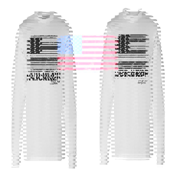 Donald Trump Nunca Rendirá A Trump 2024 Pro Trump Camiseta de manga larga Ideas de regalos