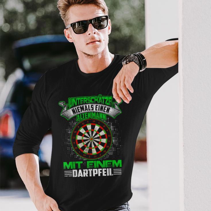 Dart Unterschätze Niemals Ein Alten Darter Langarmshirts Geschenke für Ihn