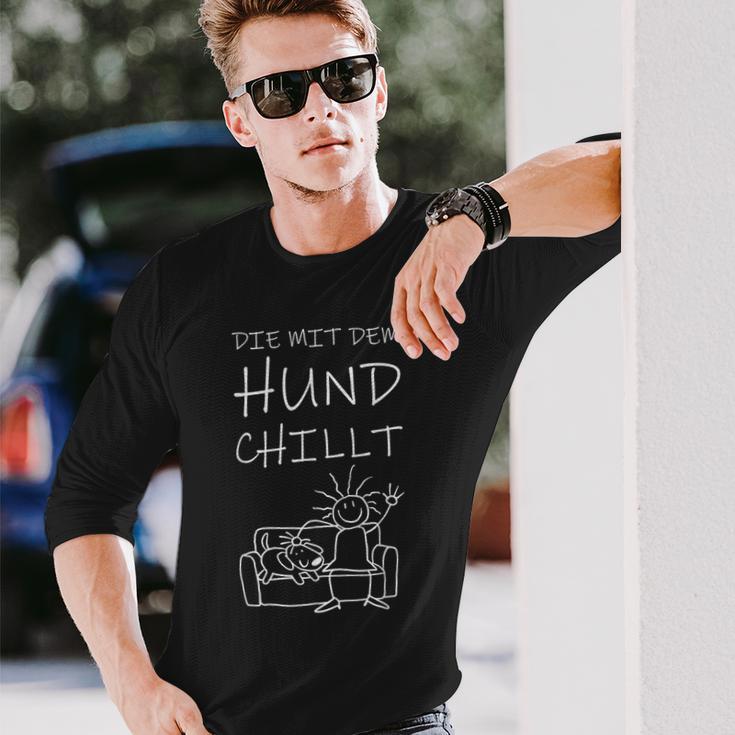 Die Mit Dem Hund Chillt Langarmshirts Geschenke für Ihn