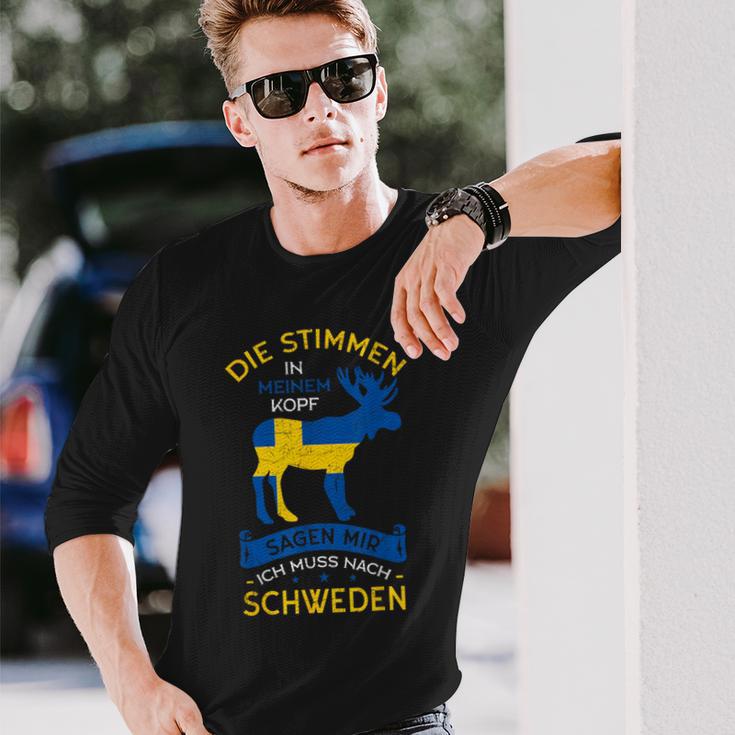 Die Stimmen In Meinem Kopf Sagen Mir Ich Muss Nach Schweden Langarmshirts Geschenke für Ihn