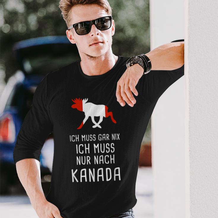 Ich Muss Gar Nix Ich Muss Nur Nach Canada Langarmshirts Geschenke für Ihn