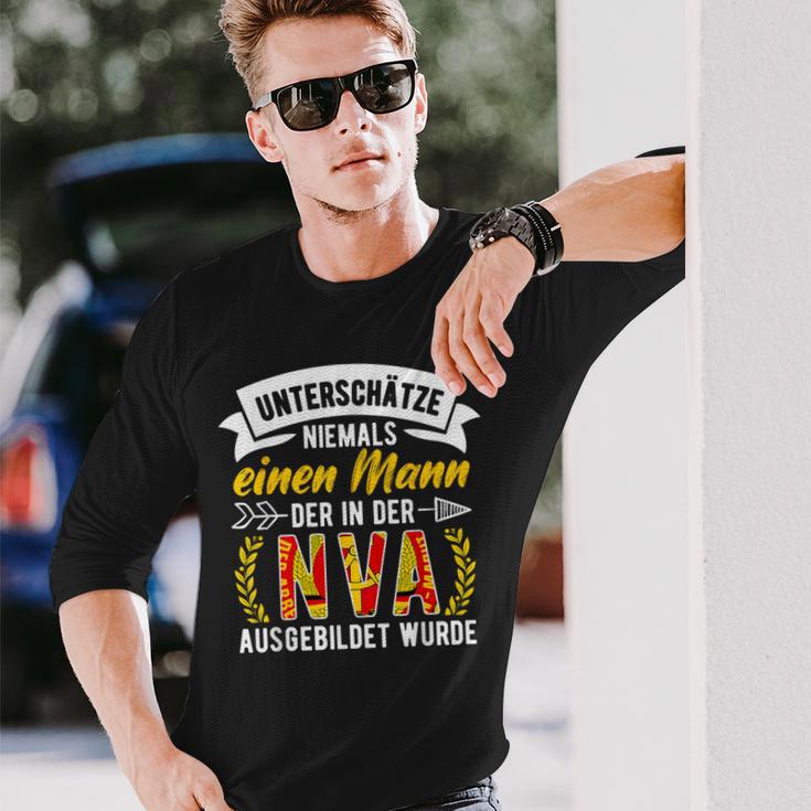 Nva Underschätze Niemals Einen Manneteran East Ddr Ossi Langarmshirts Geschenke für Ihn