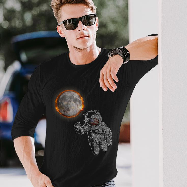Total Solar Eclipse April 4 2024 Astronaut Long Sleeve T-Shirt Gifts for Him