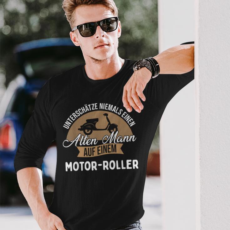 Underschatz Niemal Eine Alten Mann Auf Einem Roller Langarmshirts Geschenke für Ihn