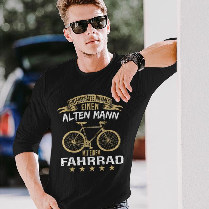 Underschätze Niemal Einen Alten Mann Mit Einem Bicycle Langarmshirts Geschenke für Ihn