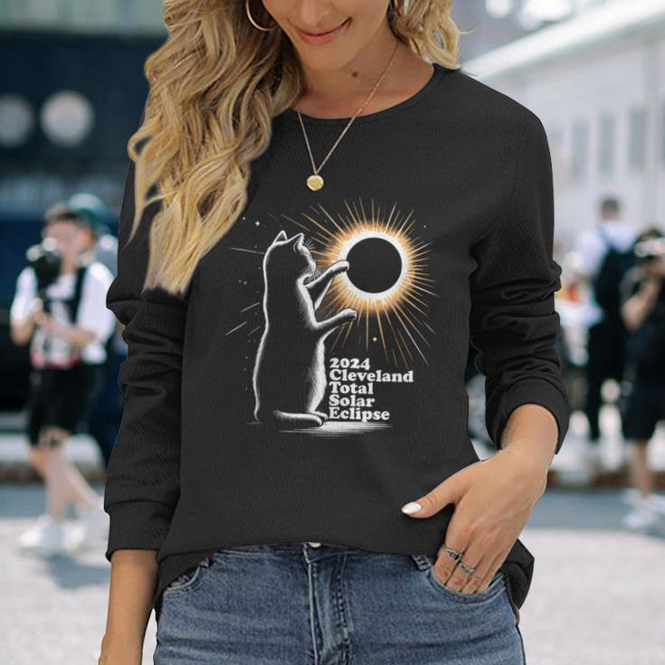 Cat Solar Eclipse Cleveland 8 April 2024 Souvenir Long Sleeve T-Shirt Gifts for Her