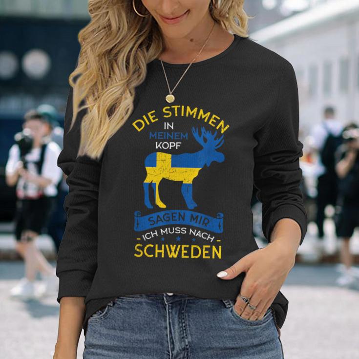 Die Stimmen In Meinem Kopf Sagen Mir Ich Muss Nach Schweden Langarmshirts Geschenke für Sie