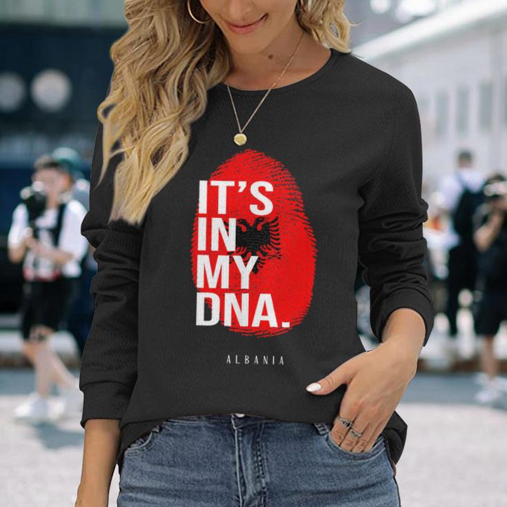 Es Ist In Meiner Dna Albanian Albania Origin Genetics Langarmshirts Geschenke für Sie