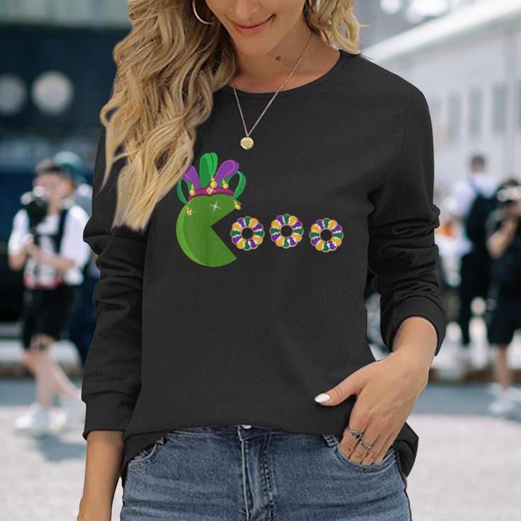 Mardi Gras Hat Eating King Cakes Mardi Gras Long Sleeve T-Shirt Gifts for Her