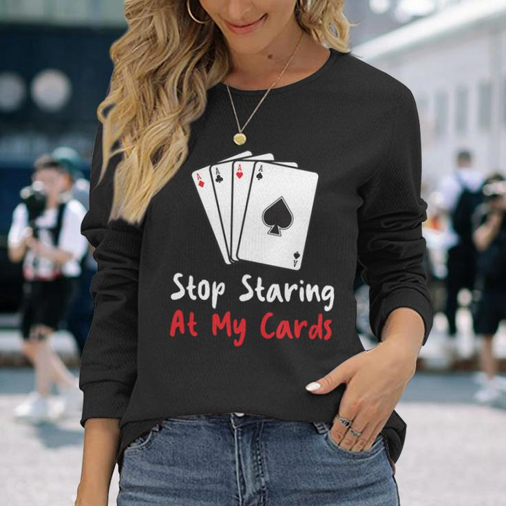 Hör Auf Auf Meine Karten Zu Starren Lustige Pokerspielerin Langarmshirts Geschenke für Sie