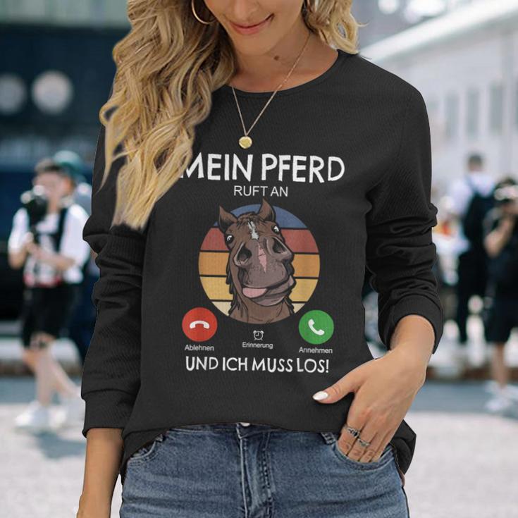 Mein Pferd Ruft An Und Ich Muss Los Reiterin Reiten Pferde German Langarmshirts Geschenke für Sie