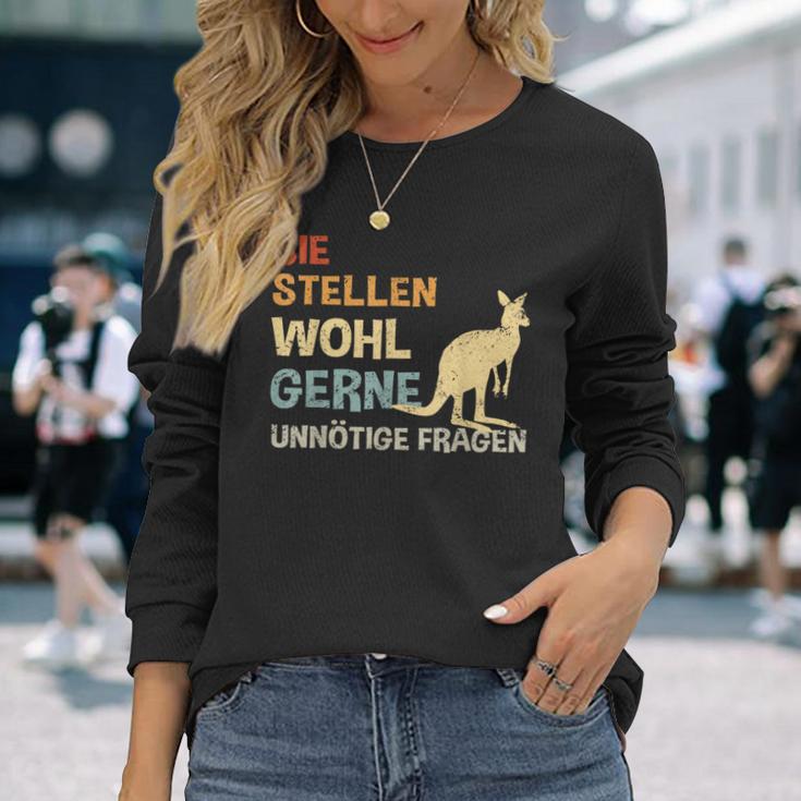 Sie Stellen Wohl Gerne Unnecessary Fragen Retro Kangaroo S Langarmshirts Geschenke für Sie