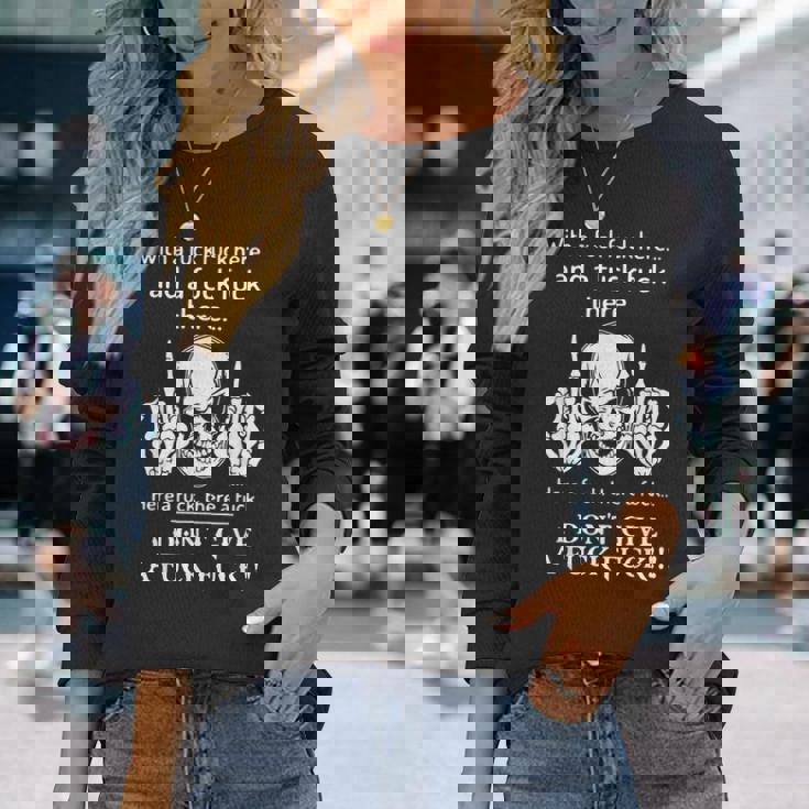 Skull With A Fuck Here And A Fuck There T-shirt à manches longues Cadeaux pour elle