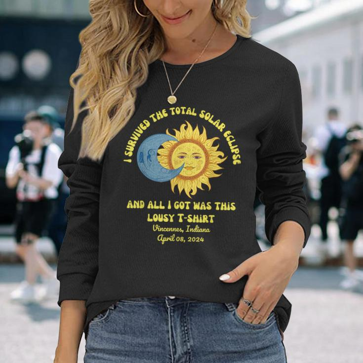 Total Solar Eclipse Vincennes Indiana April 8 2024 Retro Long Sleeve T-Shirt Gifts for Her