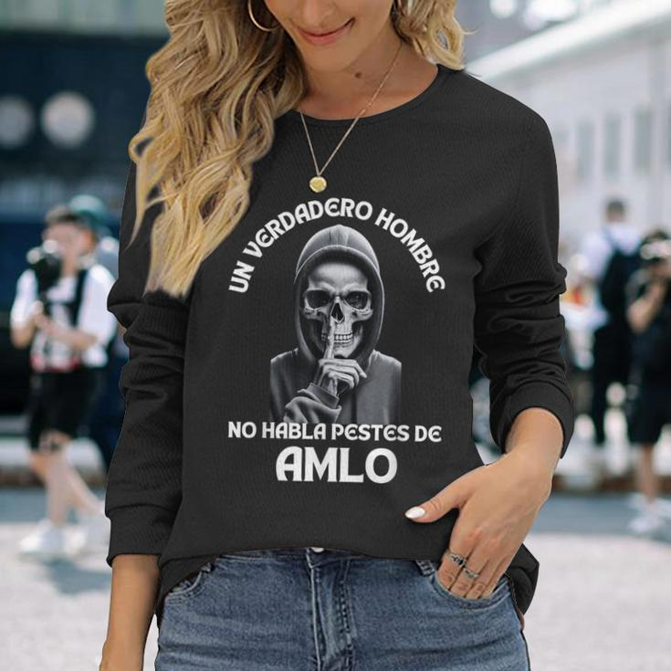 Un Verdadero Hombre No Habla Pestes De Amlo Amlo President Long Sleeve T-Shirt Gifts for Her