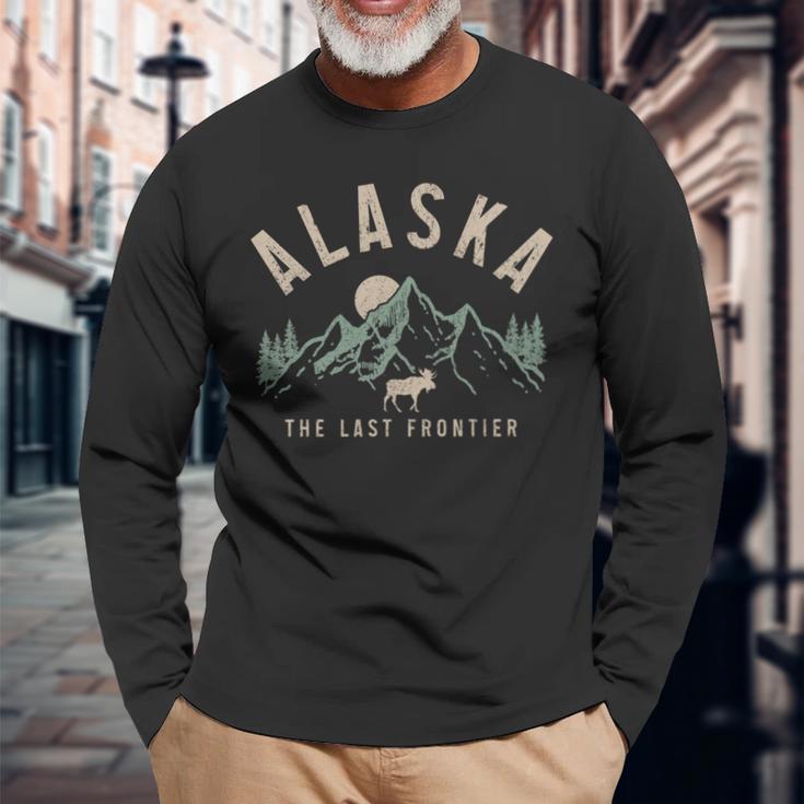 Alaska The Last Frontier Vintage Mountains Moose Hiking Long Sleeve T-Shirt Gifts for Old Men