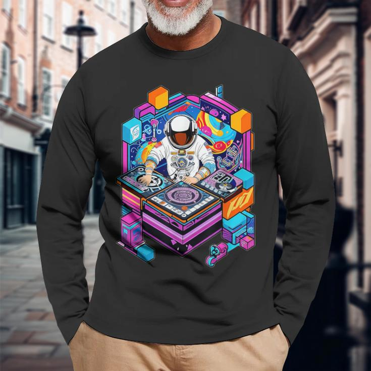 Astronaut Dj Djing In Space Edm Cool GraphicLong Sleeve T-Shirt Gifts for Old Men