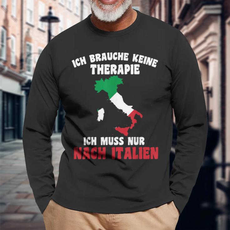 Brauche Keine Therapie Ich Muss Nur Nach Italy Langarmshirts Geschenke für alte Männer