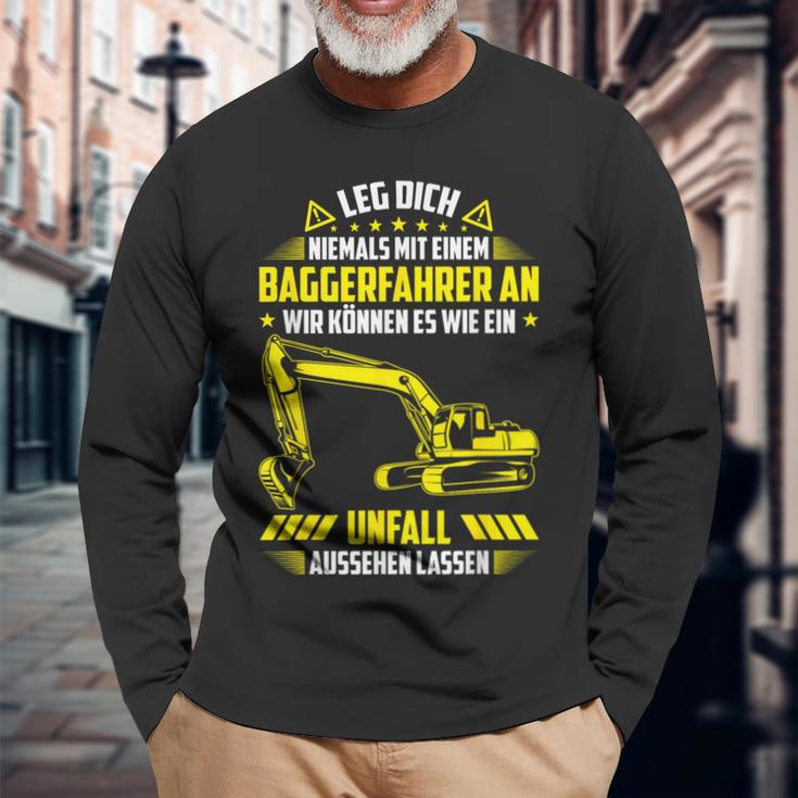 Cool Digger Driver Leg Dich Nie Mit Einem Ein Ein Digger Driver An Langarmshirts Geschenke für alte Männer
