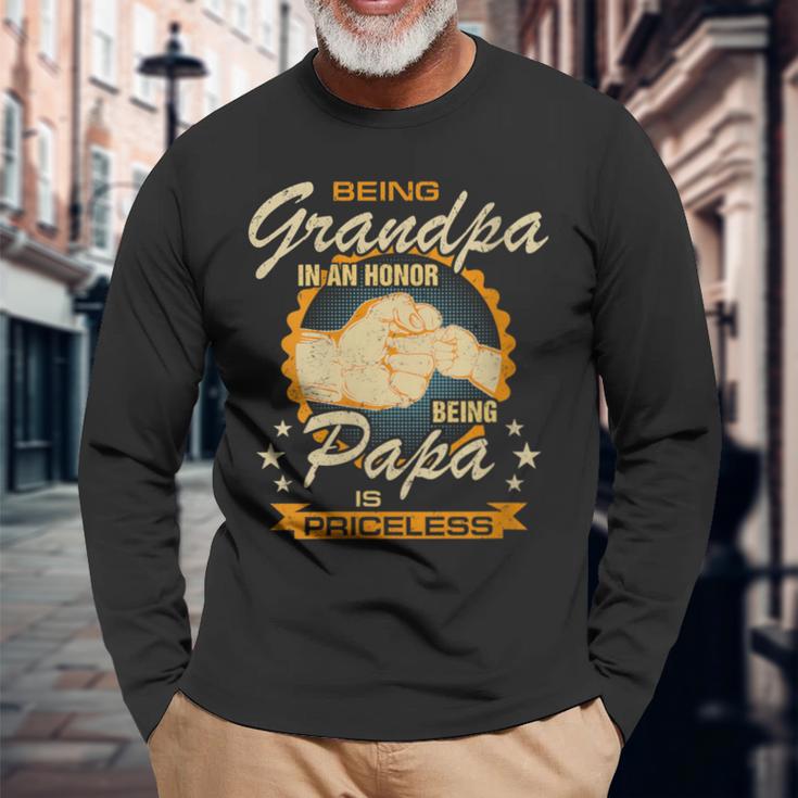 Damen Being Grandpa Is An Honor Being Papa Is Priceless Best Dad Mit-Ausschnitt Langarmshirts Geschenke für alte Männer