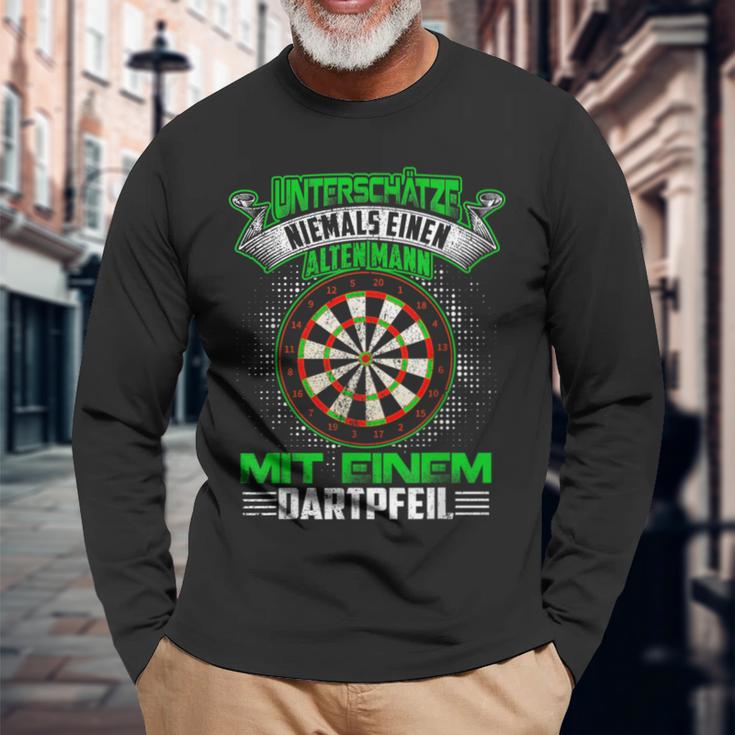 Dart Unterschätze Niemals Ein Alten Darter Langarmshirts Geschenke für alte Männer