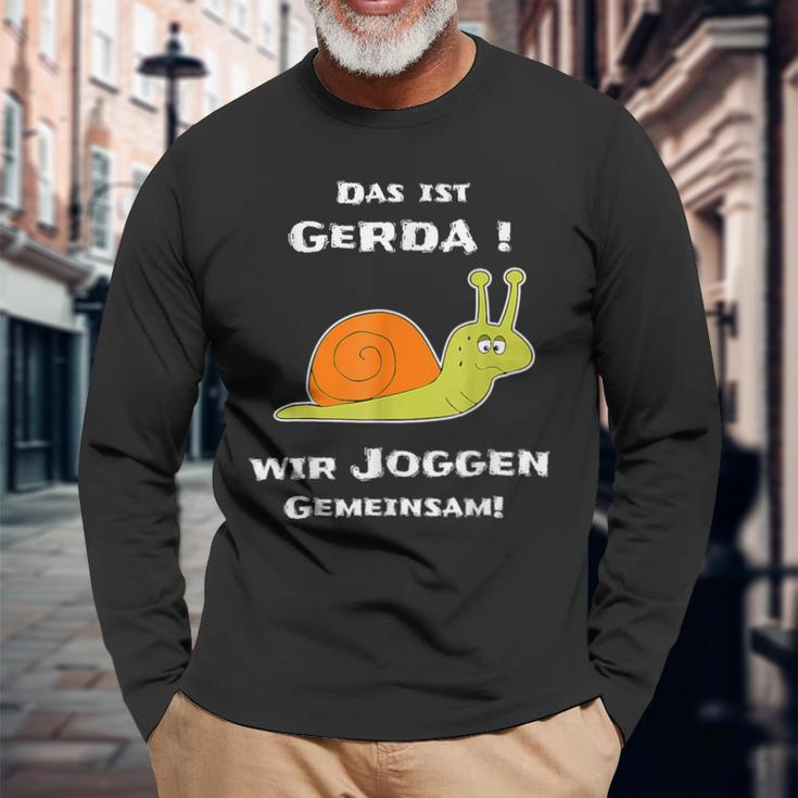 Das Ist Gerda Wir Joggen Gemeinsam Running Slow Snail S Langarmshirts Geschenke für alte Männer