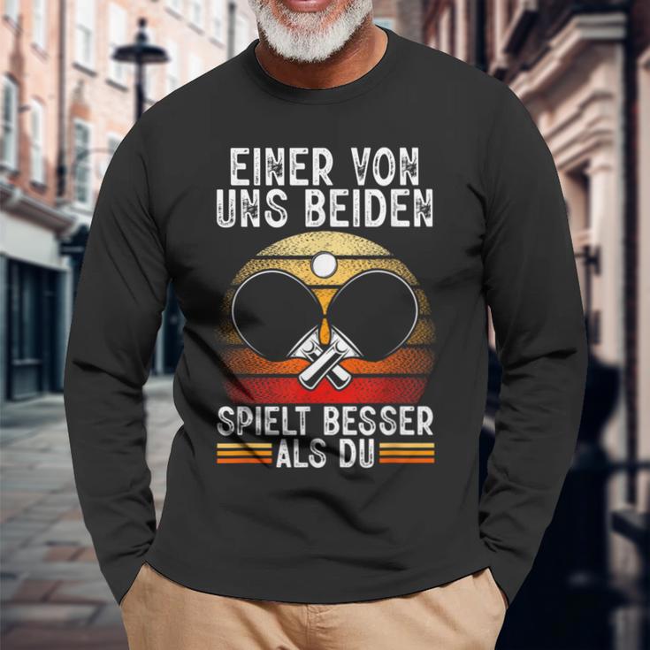 Ein Von Uns Beiden Spielt Besser Tischten Langarmshirts Geschenke für alte Männer