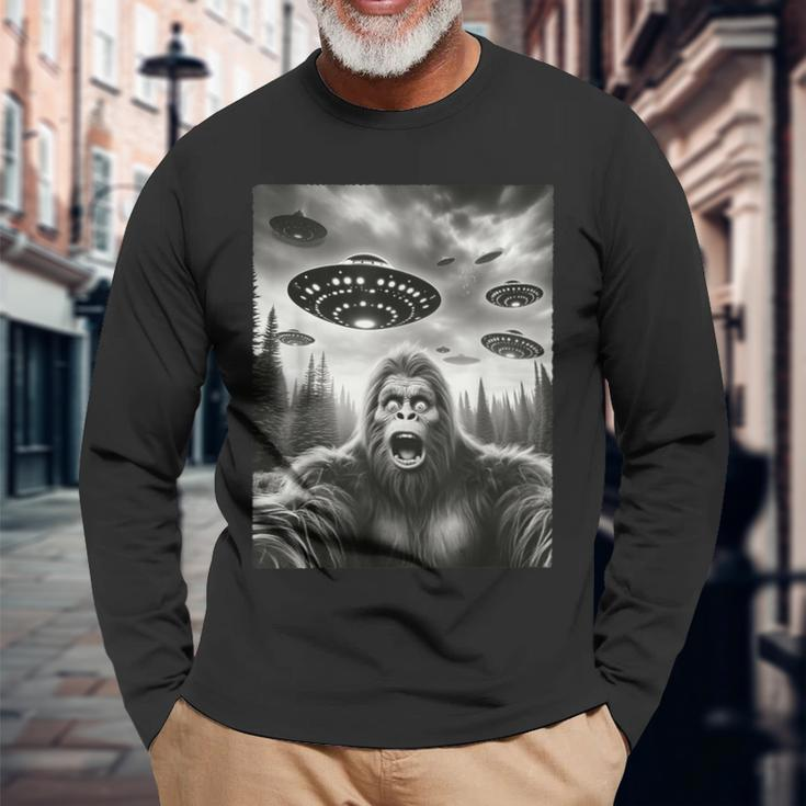 Space Meme Bigfoot Selfie With Ufos Sasquatch Alien Long Sleeve T-Shirt Gifts for Old Men