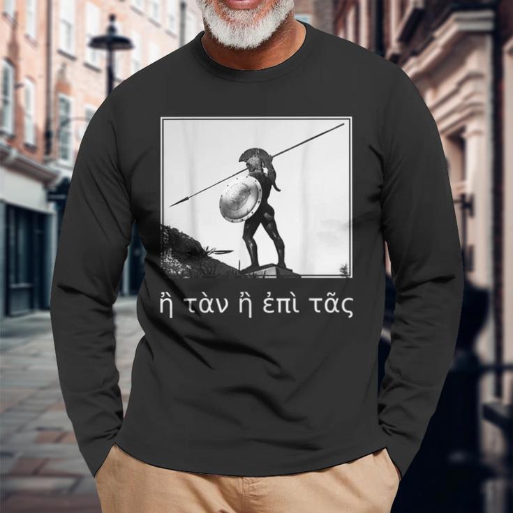 H Tan H Epi Tas Spartan Warrior Helmet Ancient Greek Saying Long Sleeve T-Shirt Gifts for Old Men