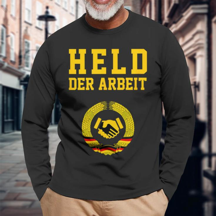 Held Der Arbeit Mit Handschlag Ddr Symbol Langarmshirts Geschenke für alte Männer